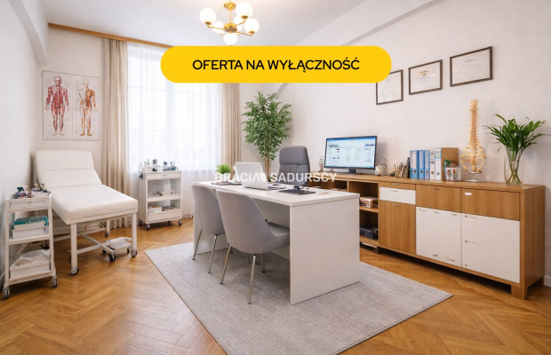 Parterowy przestronny lokal z oknami na ulicę.