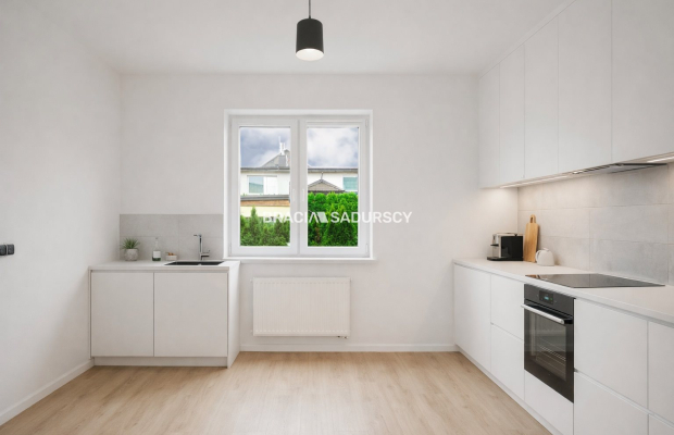 POŁOWA DOMU Z WŁASNYM OGRÓDKIEM 