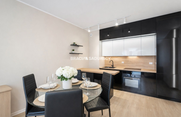 Wygodny nowoczesny apartament w centrum.