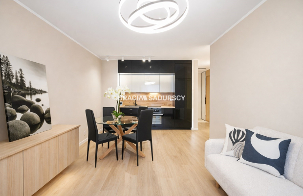 Wygodny nowoczesny apartament w centrum.