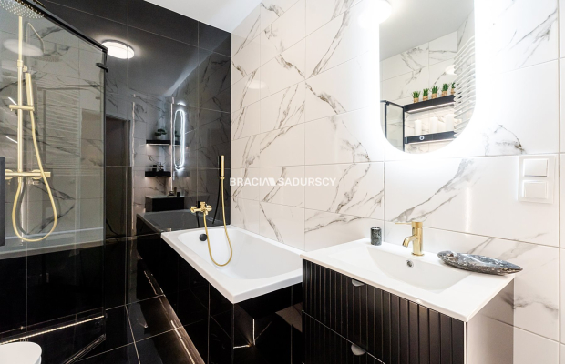 Wygodny nowoczesny apartament w centrum.