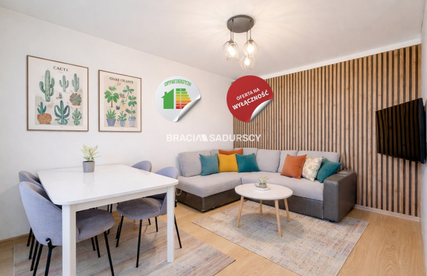 Duże mieszkanie z dwoma balkonami i parkingiem.