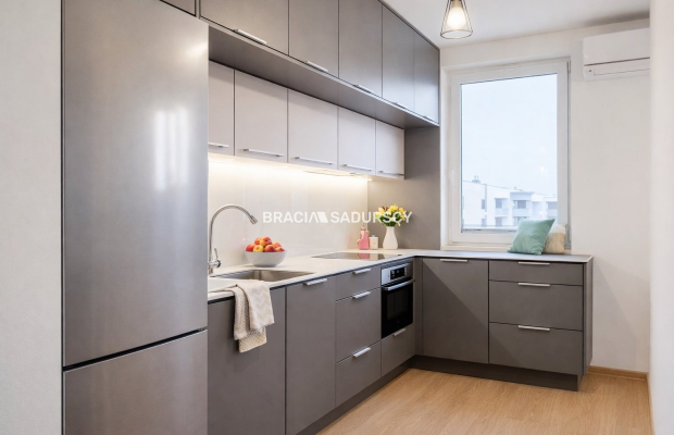 Duże mieszkanie z dwoma balkonami i parkingiem.