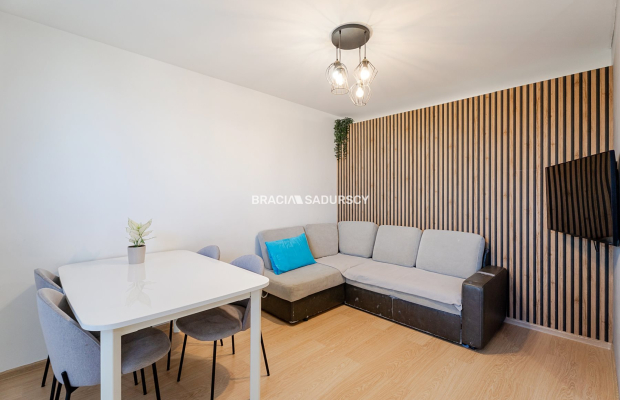 Duże mieszkanie z dwoma balkonami i parkingiem.