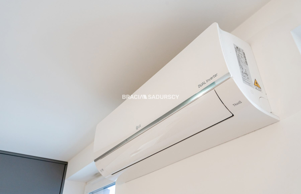 Duże mieszkanie z dwoma balkonami i parkingiem.