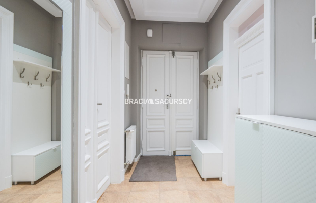 Duże mieszkanie w kamienicy w centrum, po remoncie