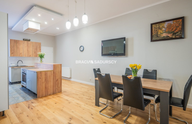 Duże mieszkanie w kamienicy w centrum, po remoncie