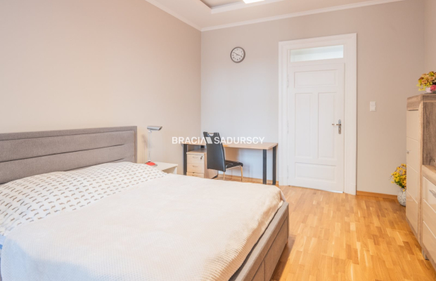 Duże mieszkanie w kamienicy w centrum, po remoncie