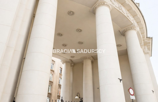 Jasne przestronne mieszkanie na Starym Mieście.