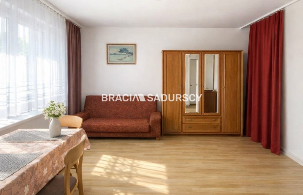 KAWALERKA  Z WYDZIELONĄ SYPIALNIĄ 35 M2 OLSZA