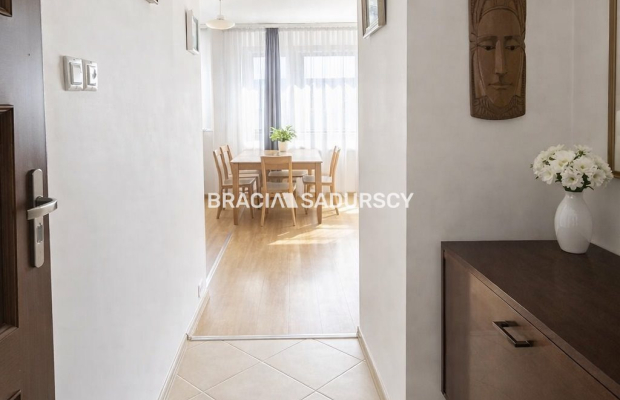 KAWALERKA  Z WYDZIELONĄ SYPIALNIĄ 35 M2 OLSZA