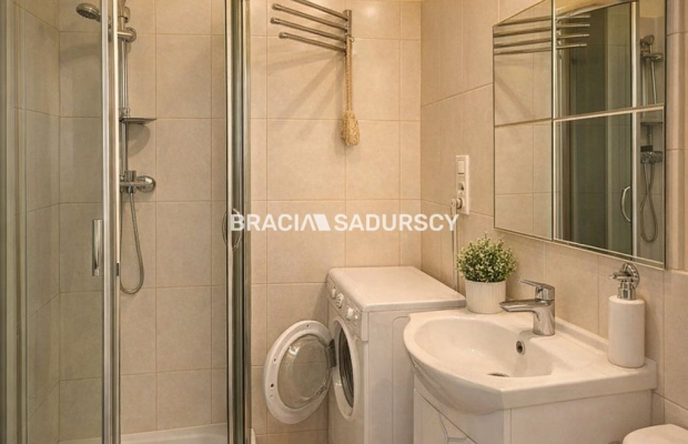 KAWALERKA  Z WYDZIELONĄ SYPIALNIĄ 35 M2 OLSZA