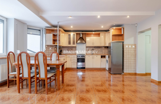 Kameralne 3 pokoje z dużym balkonem