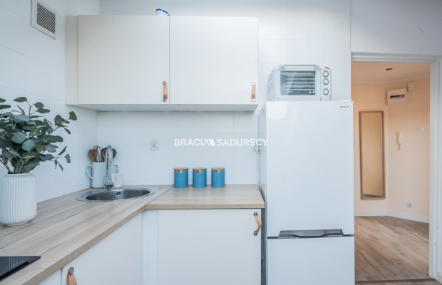 Klimatyczne mieszkanie 2 pokojowe,piwnica w cenie.