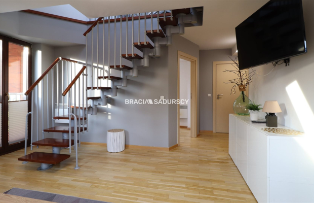 Dwupoziomowy Apartament z Widokiem na Giewont w Kościelisku   

 Oferujemy  na sprzedaż lub na wynajem długoterminowy  przestro