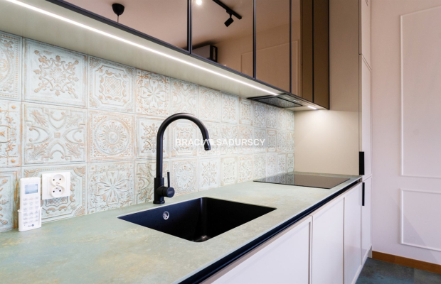 3 pokojowe, 62 m 2 , Kalwaria Zebrzydowska na zamkniętym osiedlu, plus dwa miejsca parkingowe.   
  

   

          Nieruchomo