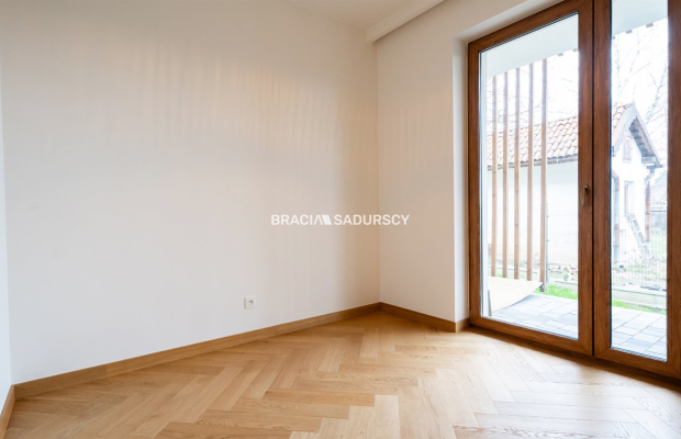 3 pokojowe, 62 m 2 , Kalwaria Zebrzydowska na zamkniętym osiedlu, plus dwa miejsca parkingowe.   
  

   

          Nieruchomo