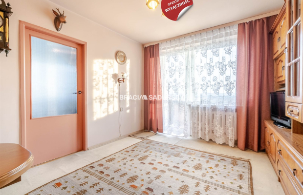 Kraków, Nowa Huta - Osiedle Krakowiaków  
Na sprzedaż mieszkanie położone na 10. piętrze jedenastopiętrowego budynku z 1970 rok