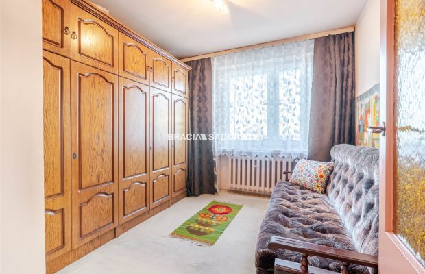 Kraków, Nowa Huta - Osiedle Krakowiaków  
Na sprzedaż mieszkanie położone na 10. piętrze jedenastopiętrowego budynku z 1970 rok