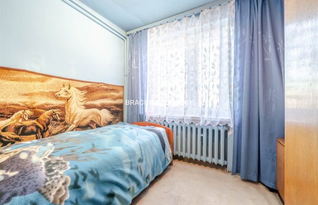 Kraków, Nowa Huta - Osiedle Krakowiaków  
Na sprzedaż mieszkanie położone na 10. piętrze jedenastopiętrowego budynku z 1970 rok