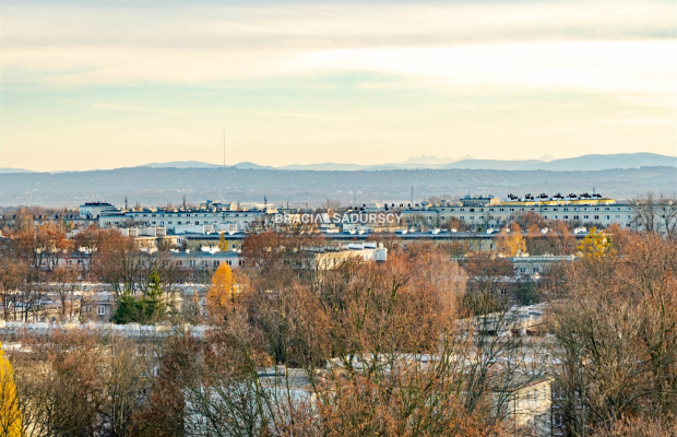 Kraków, Nowa Huta - Osiedle Krakowiaków  
Na sprzedaż mieszkanie położone na 10. piętrze jedenastopiętrowego budynku z 1970 rok