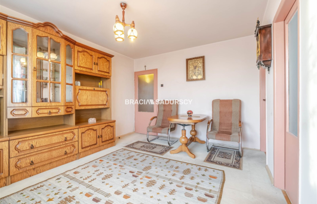 Kraków, Nowa Huta - Osiedle Krakowiaków  
Na sprzedaż mieszkanie położone na 10. piętrze jedenastopiętrowego budynku z 1970 rok