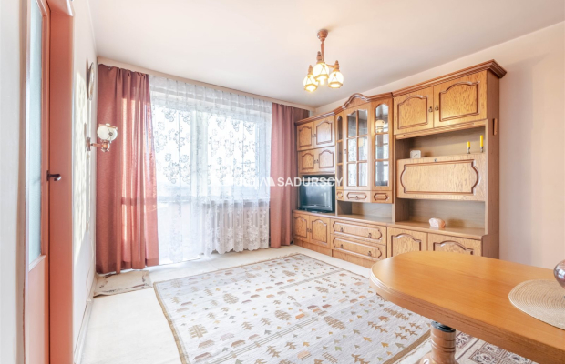 Kraków, Nowa Huta - Osiedle Krakowiaków  
Na sprzedaż mieszkanie położone na 10. piętrze jedenastopiętrowego budynku z 1970 rok