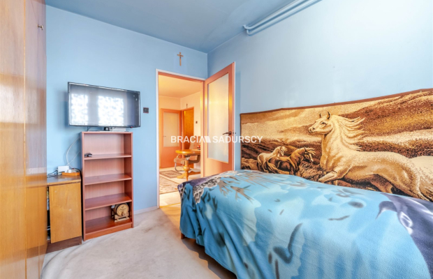 Kraków, Nowa Huta - Osiedle Krakowiaków  
Na sprzedaż mieszkanie położone na 10. piętrze jedenastopiętrowego budynku z 1970 rok