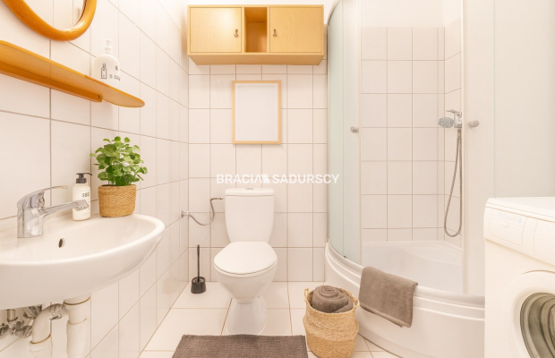 Na sprzedaż wyjątkowe mieszkanie inwestycyjne na Starym Mieście w okolicach Poczty Głównej.    
 
Zadbana kamienica i podwórze 