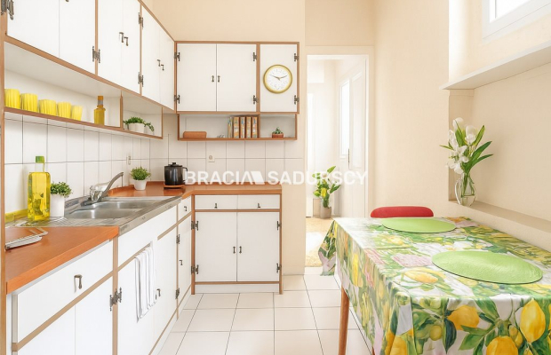 Na sprzedaż wyjątkowe mieszkanie inwestycyjne na Starym Mieście w okolicach Poczty Głównej.    
 
Zadbana kamienica i podwórze 