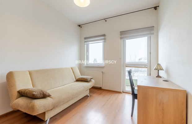 Przytulne mieszkanie z garażem podziemnym w południowej części Krakowa - spokojna dobrze skomunikowana okolica.  

  Biuro nier