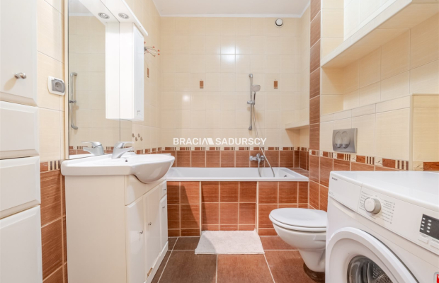 Przytulne mieszkanie z garażem podziemnym w południowej części Krakowa - spokojna dobrze skomunikowana okolica.  

  Biuro nier