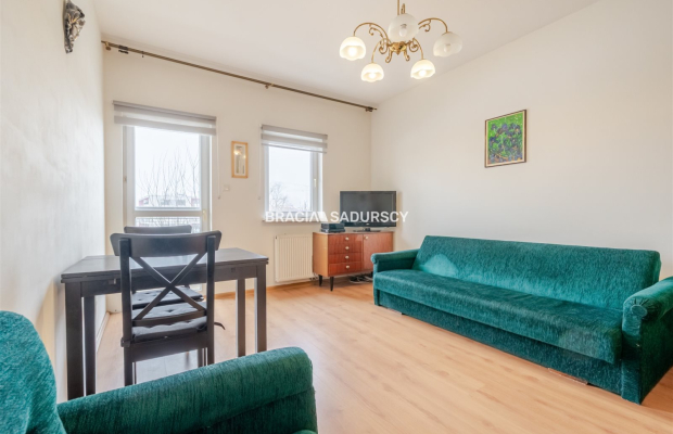 Przytulne mieszkanie z garażem podziemnym w południowej części Krakowa - spokojna dobrze skomunikowana okolica.  

  Biuro nier