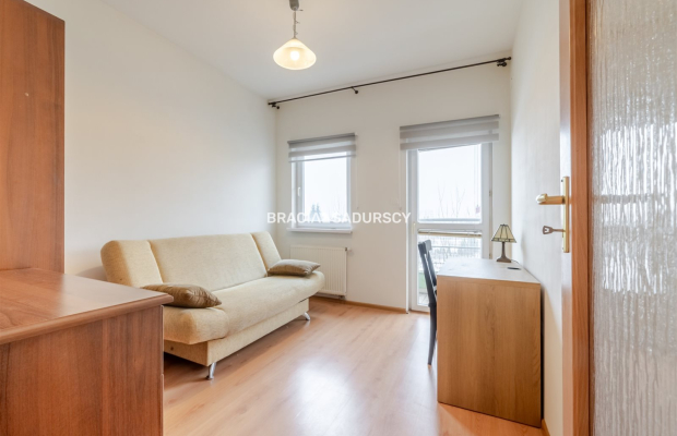 Przytulne mieszkanie z garażem podziemnym w południowej części Krakowa - spokojna dobrze skomunikowana okolica.  

  Biuro nier