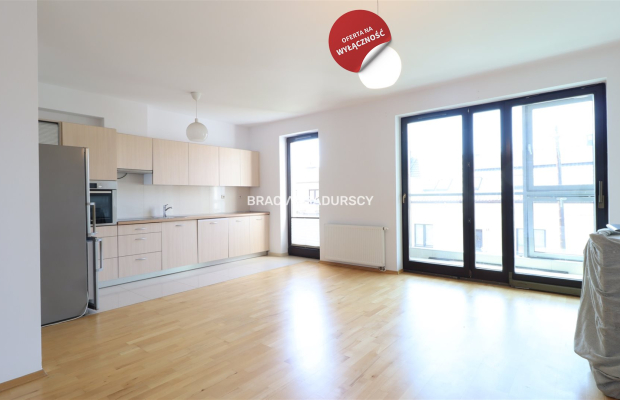 Przestronne 3-pokojowe mieszkanie z loggią oraz dwustanowiskowym miejscem parkingowym w podziemnym garażu, zlokalizowane w Star