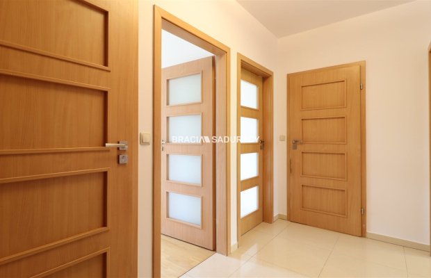 Przestronne 3-pokojowe mieszkanie z loggią oraz dwustanowiskowym miejscem parkingowym w podziemnym garażu, zlokalizowane w Star