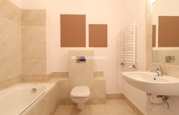 Przestronne 3-pokojowe mieszkanie z loggią oraz dwustanowiskowym miejscem parkingowym w podziemnym garażu, zlokalizowane w Star