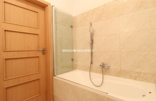 Przestronne 3-pokojowe mieszkanie z loggią oraz dwustanowiskowym miejscem parkingowym w podziemnym garażu, zlokalizowane w Star