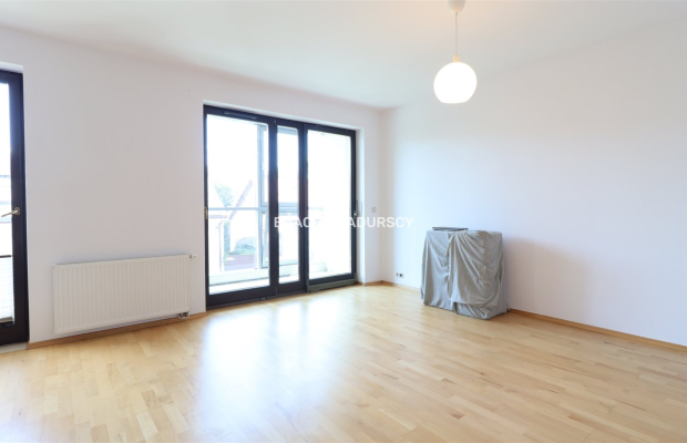 Przestronne 3-pokojowe mieszkanie z loggią oraz dwustanowiskowym miejscem parkingowym w podziemnym garażu, zlokalizowane w Star