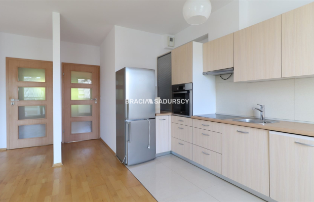 Przestronne 3-pokojowe mieszkanie z loggią oraz dwustanowiskowym miejscem parkingowym w podziemnym garażu, zlokalizowane w Star