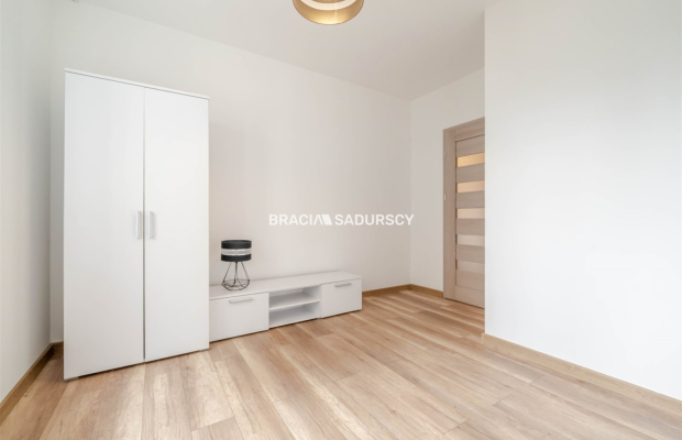 2 osobne pokoje, miejsce parkingowe, balkon