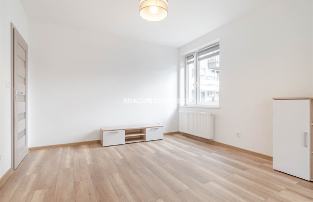 2 osobne pokoje, miejsce parkingowe, balkon