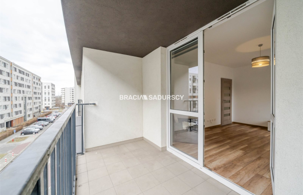 2 osobne pokoje, miejsce parkingowe, balkon