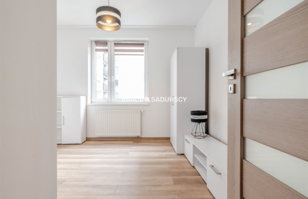 2 osobne pokoje, miejsce parkingowe, balkon