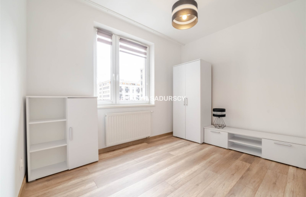 2 osobne pokoje, miejsce parkingowe, balkon