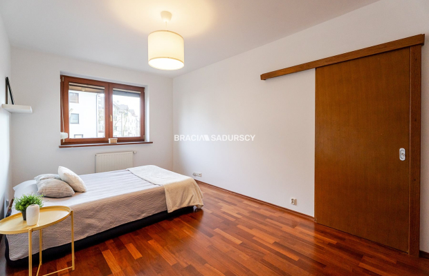 Duże 3 pokoje 79,8 m² | balkon | komórka | garaż | Wierzyńskiego | Kraków   

 Na sprzedaż przestronne mieszkanie 3-pokojowe o 