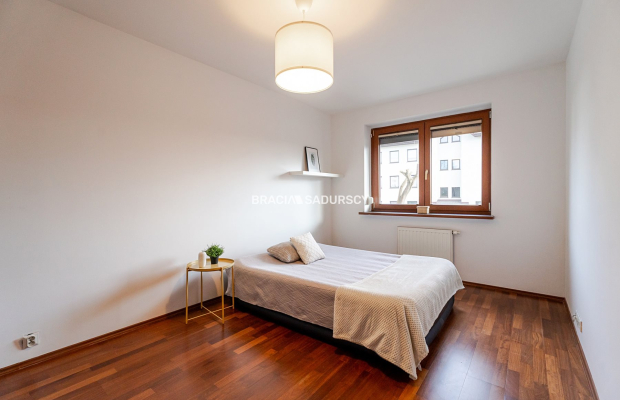 Duże 3 pokoje 79,8 m² | balkon | komórka | garaż | Wierzyńskiego | Kraków   

 Na sprzedaż przestronne mieszkanie 3-pokojowe o 