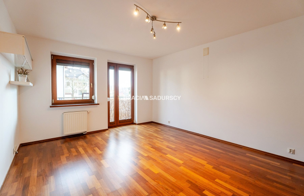 Duże 3 pokoje 79,8 m² | balkon | komórka | garaż | Wierzyńskiego | Kraków   

 Na sprzedaż przestronne mieszkanie 3-pokojowe o 