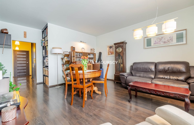 Mieszkanie z balkonem i miejscem postojowym