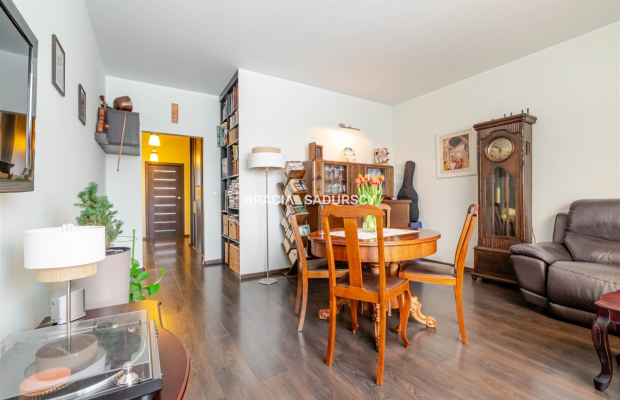 Mieszkanie z balkonem i miejscem postojowym